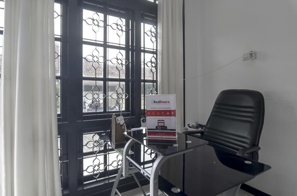 Reddoorz Near Poncol Station 호텔 세마랑 외부 사진