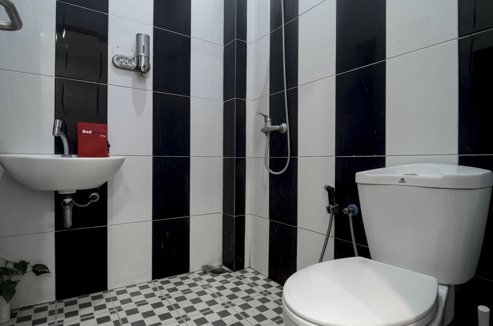 Reddoorz Near Poncol Station 호텔 세마랑 외부 사진
